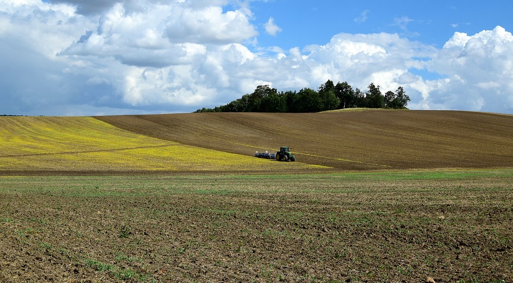 diplo-chtypiµa-stous-agrotes-apo-tin-oura-tou-noµou-katrougkalou-76961